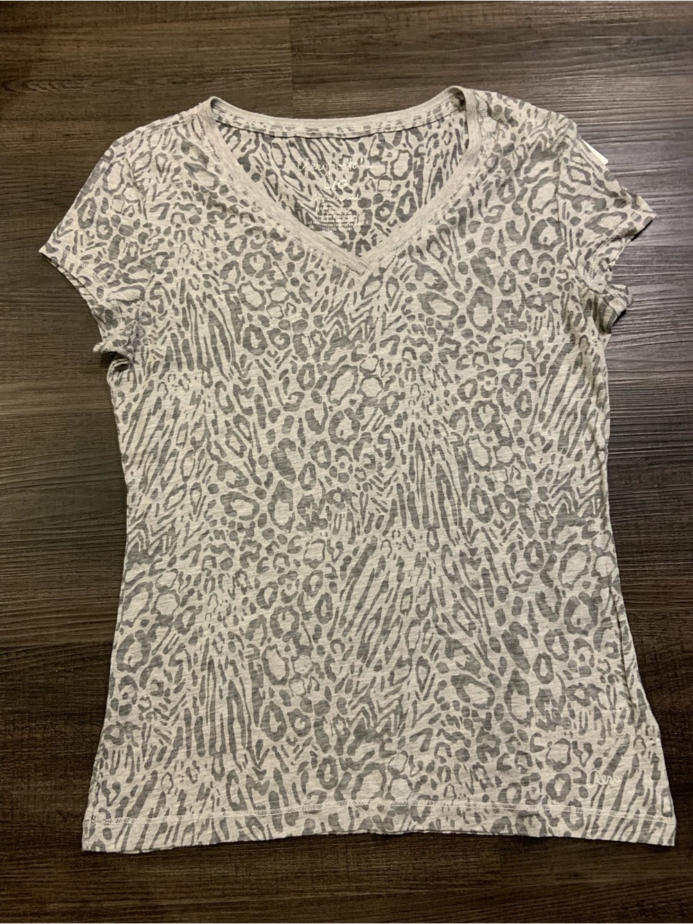 Aeropostale Gray Animal Print V-Neck Short Sleeve Tee